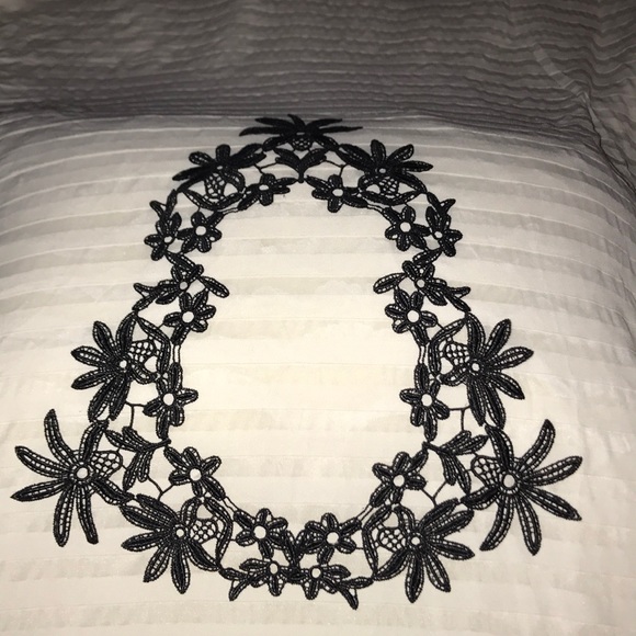 New set of three black lace appliqués. - Picture 8 of 8